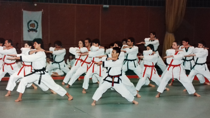 Maître Choi Eui-Sun avec ses élèves en 1998